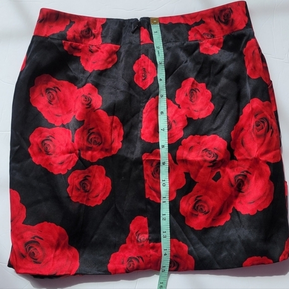 Bebe Floral Mini Skirt/size 0 - Picture 4 of 11